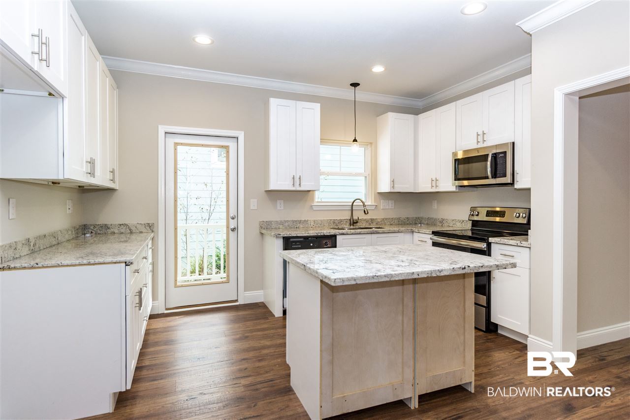 1040 Sunnybell Lane Foley, AL 36535 - Photo 5 of 30