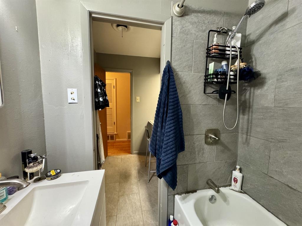 609 South Files Street Itasca, TX 76055 - Photo 22 of 29 a bathroom with a sink and shower