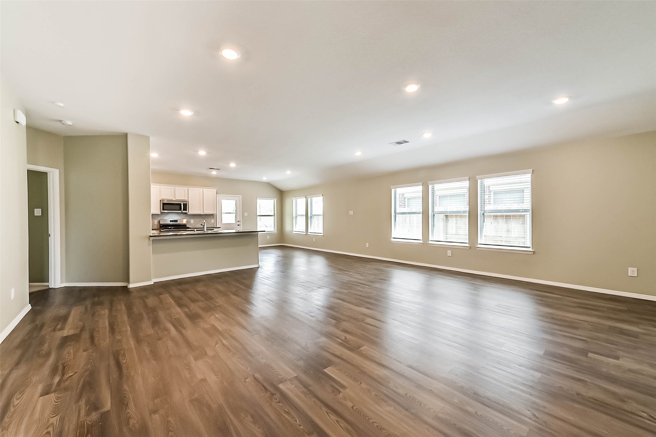 9422 Vicksburg Road Baytown, TX 77521 - Photo 6 of 33 Gallery Image 6