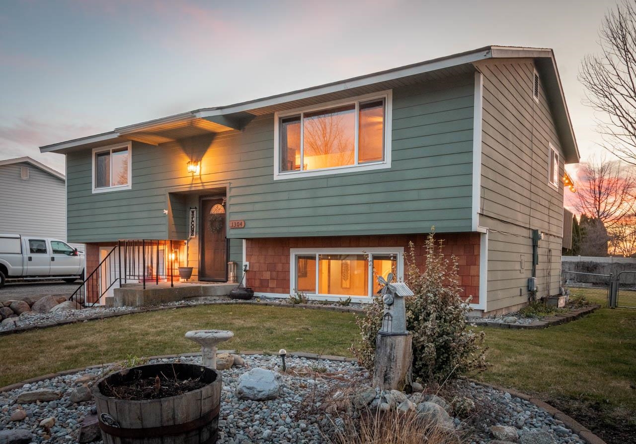 1304 South Best Road Spokane Valley, WA 99037 - Photo 1 of 34