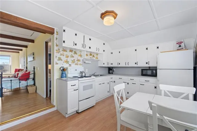 $2,500 | 15 Cedar Avenue, Unit 2, Portsmouth, RI 02871