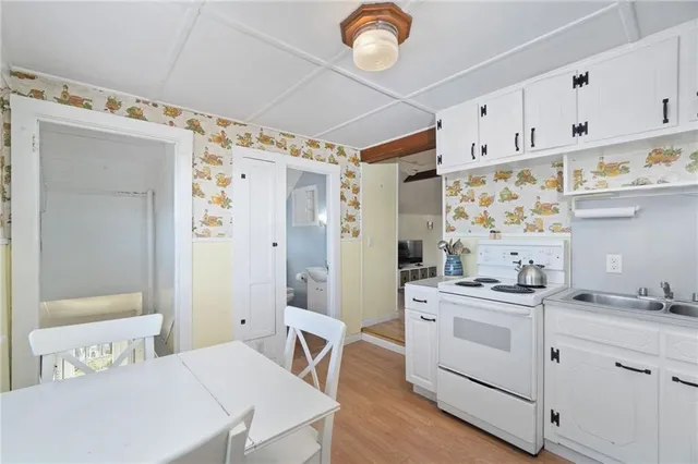 $2,500 | 15 Cedar Avenue, Unit 2, Portsmouth, RI 02871