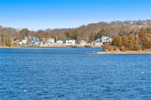 $2,500 | 15 Cedar Avenue, Unit 2, Portsmouth, RI 02871