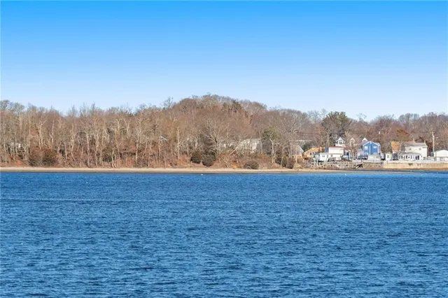 $2,500 | 15 Cedar Avenue, Unit 2, Portsmouth, RI 02871