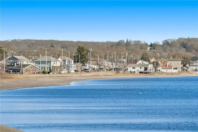 $2,500 | 15 Cedar Avenue, Unit 2, Portsmouth, RI 02871