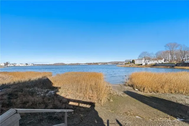 $2,500 | 15 Cedar Avenue, Unit 2, Portsmouth, RI 02871