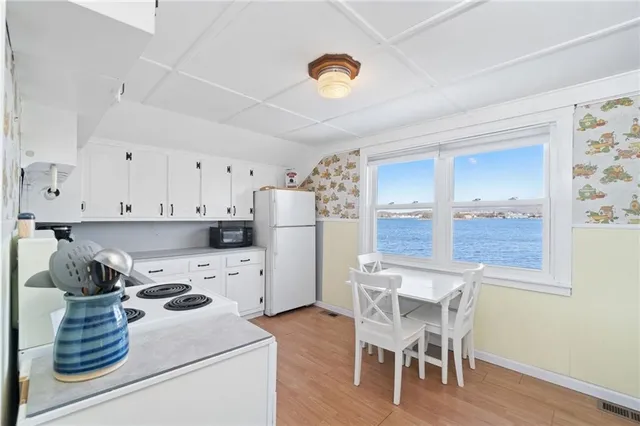 $2,500 | 15 Cedar Avenue, Unit 2, Portsmouth, RI 02871