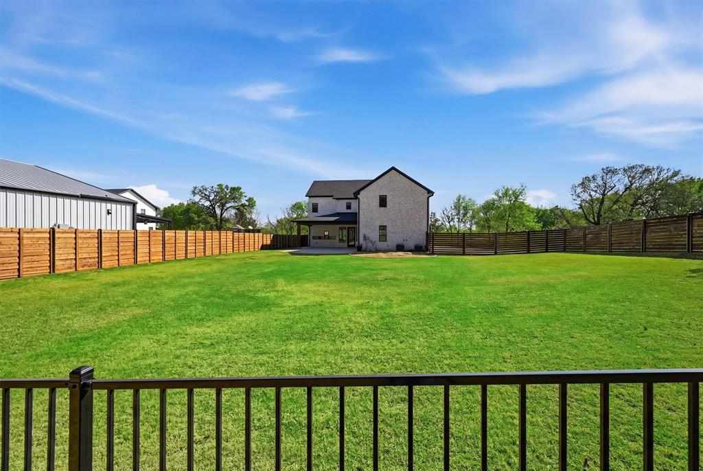 1805 Arthur Road Denison, TX 75021 - Photo 37 of 40 a balcony with garden view