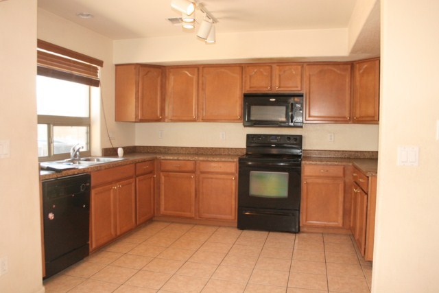 2847 South 160th Lane Goodyear, AZ 85338 - Photo 5 of 17 KITCHEN