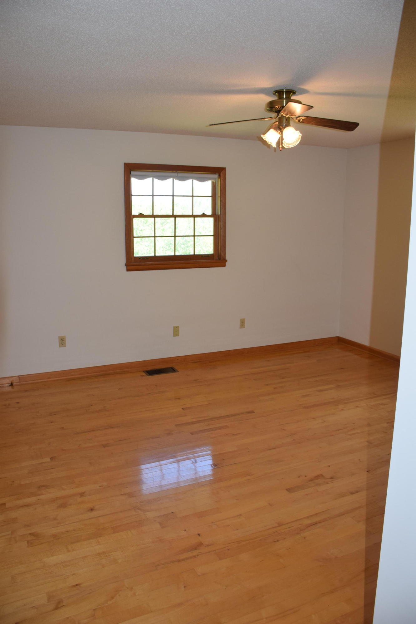 3100 River Road Loudon, TN 37774 - Photo 12 of 18 Upstairs bedroom