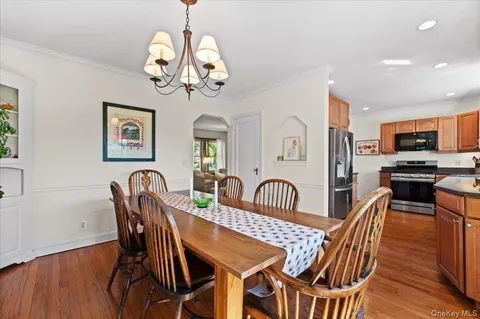 $925,000 | 5 Salem Way, Glen Head, NY 11545