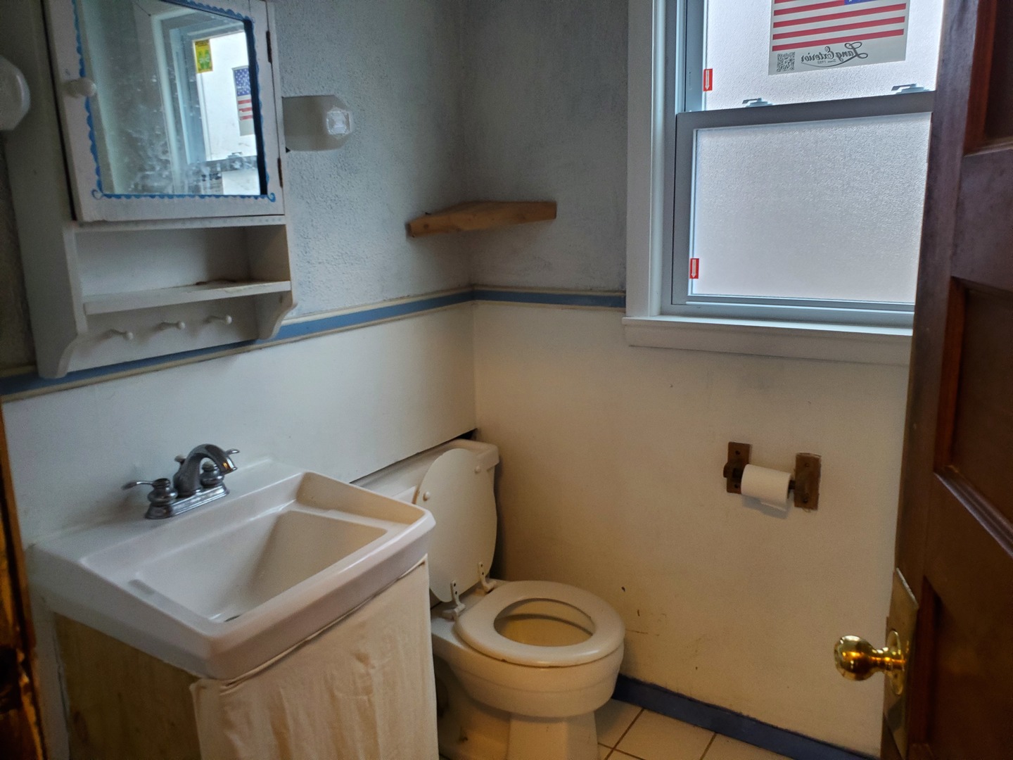 136 John Street DeKalb, IL 60115 - Photo 13 of 25 a bathroom with a sink and a toilet