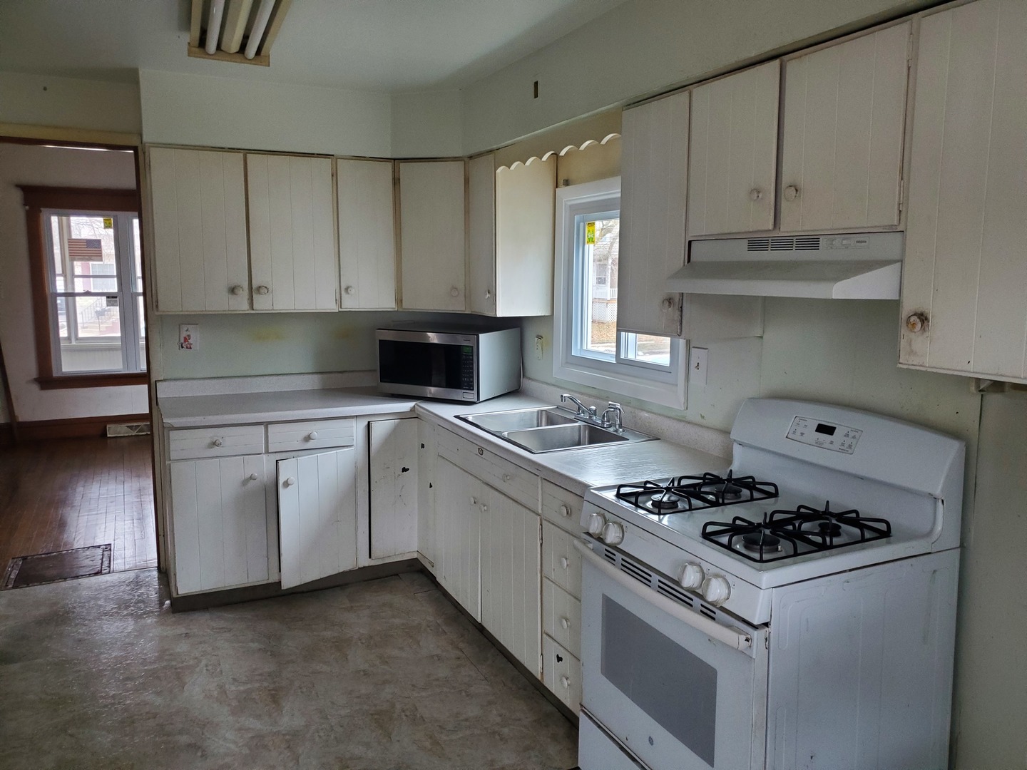 136 John Street DeKalb, IL 60115 - Photo 8 of 25 a kitchen with granite countertop cabinets and white appliances