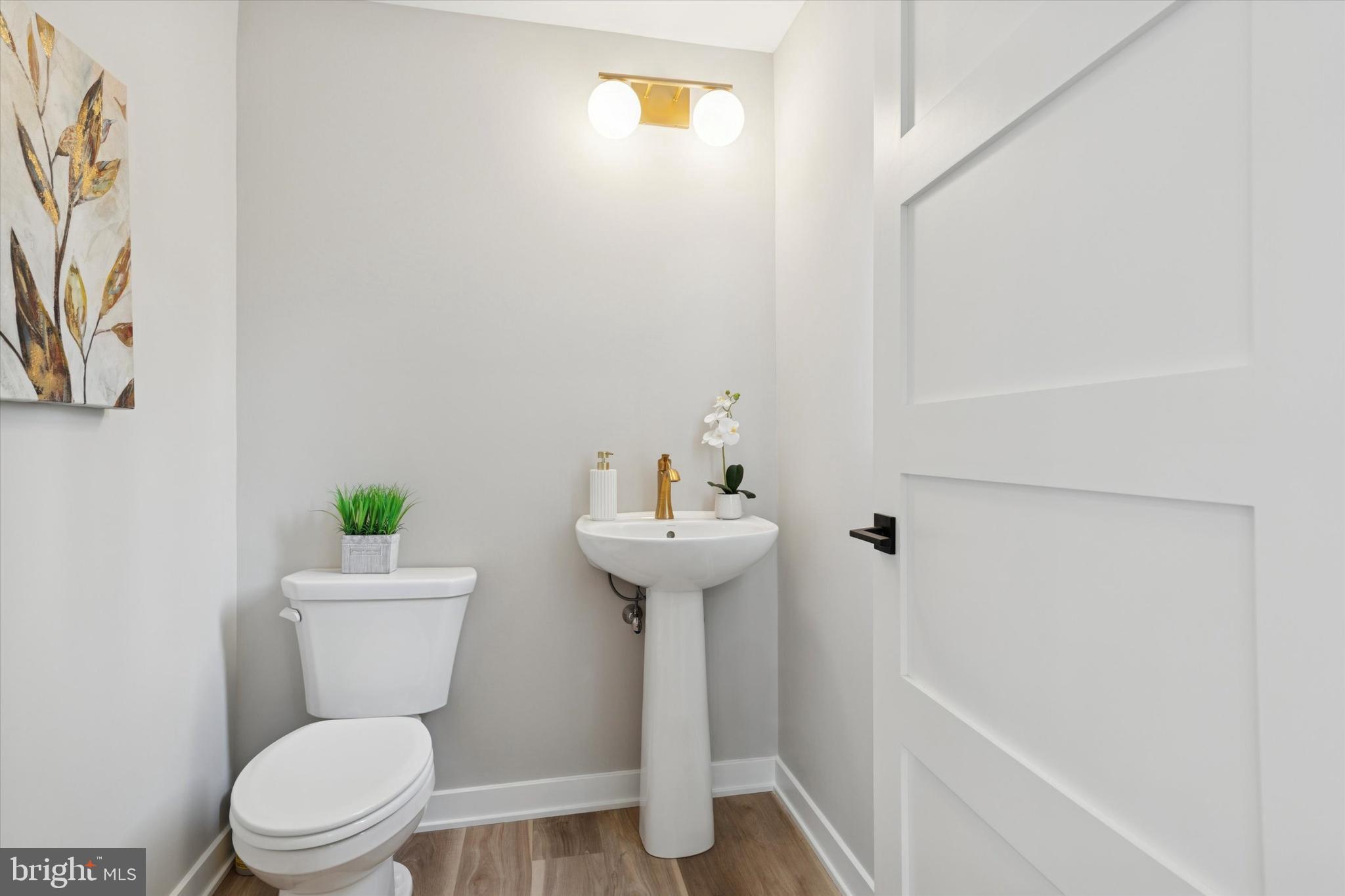 410 Sandy Bank Road Media, PA 19063 - Photo 19 of 53 1st Floor Powder Room