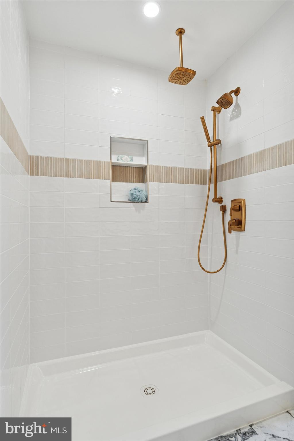 410 Sandy Bank Road Media, PA 19063 - Photo 30 of 53 Ensuite bathroom