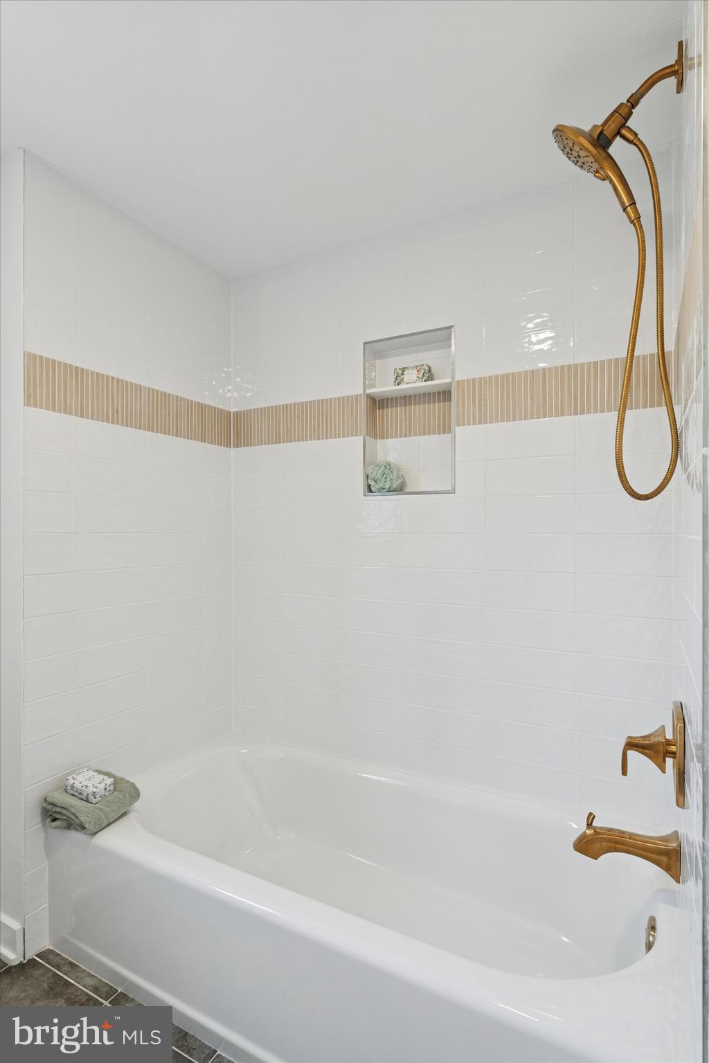 410 Sandy Bank Road Media, PA 19063 - Photo 33 of 53 Hall bathroom