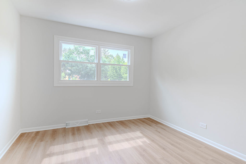 605 Selborne Road Riverside, IL 60546 - Photo 12 of 23