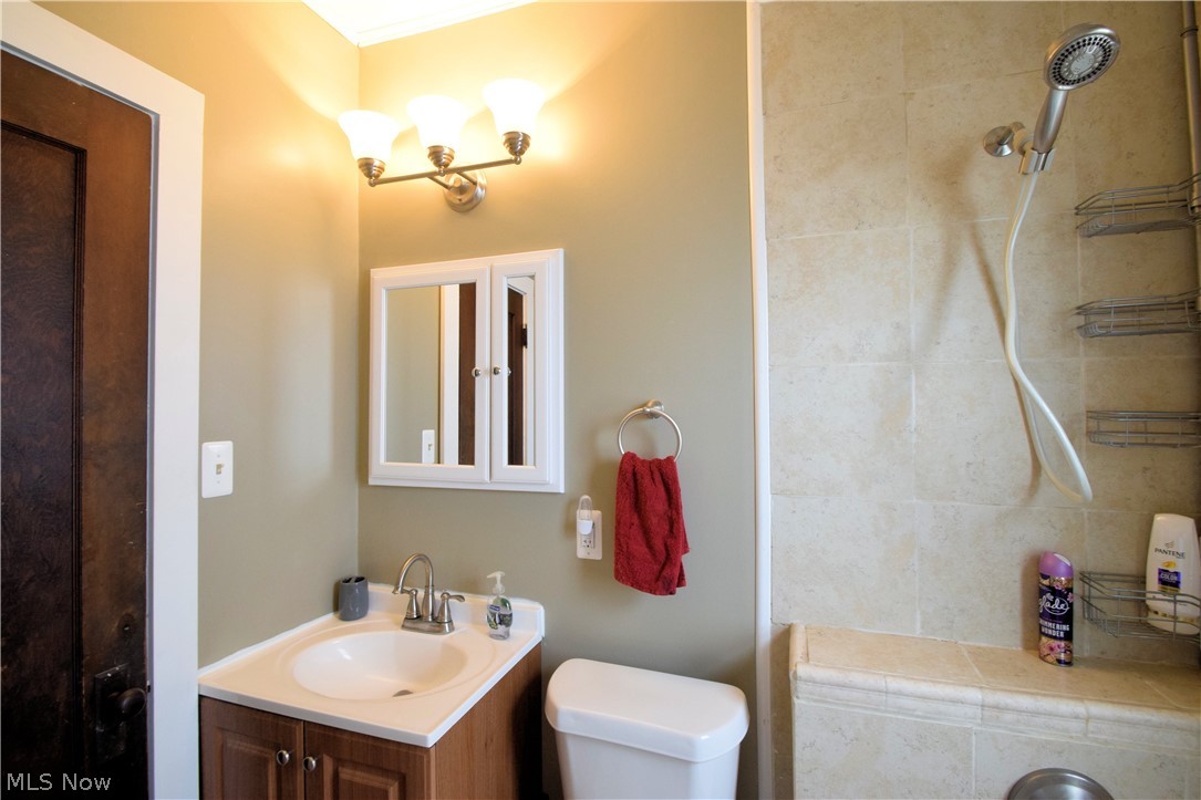 7818 Ridgefield Avenue Parma, OH 44129 - Photo 14 of 23