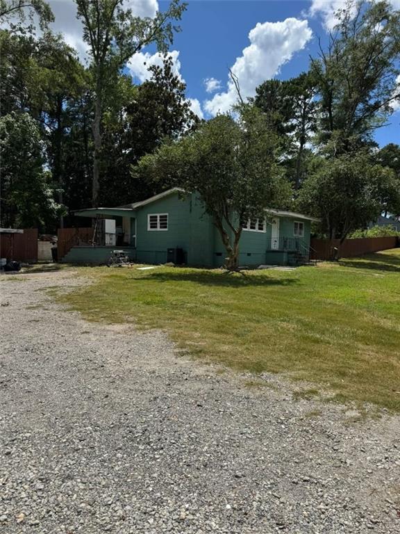 a view of a house with a yard