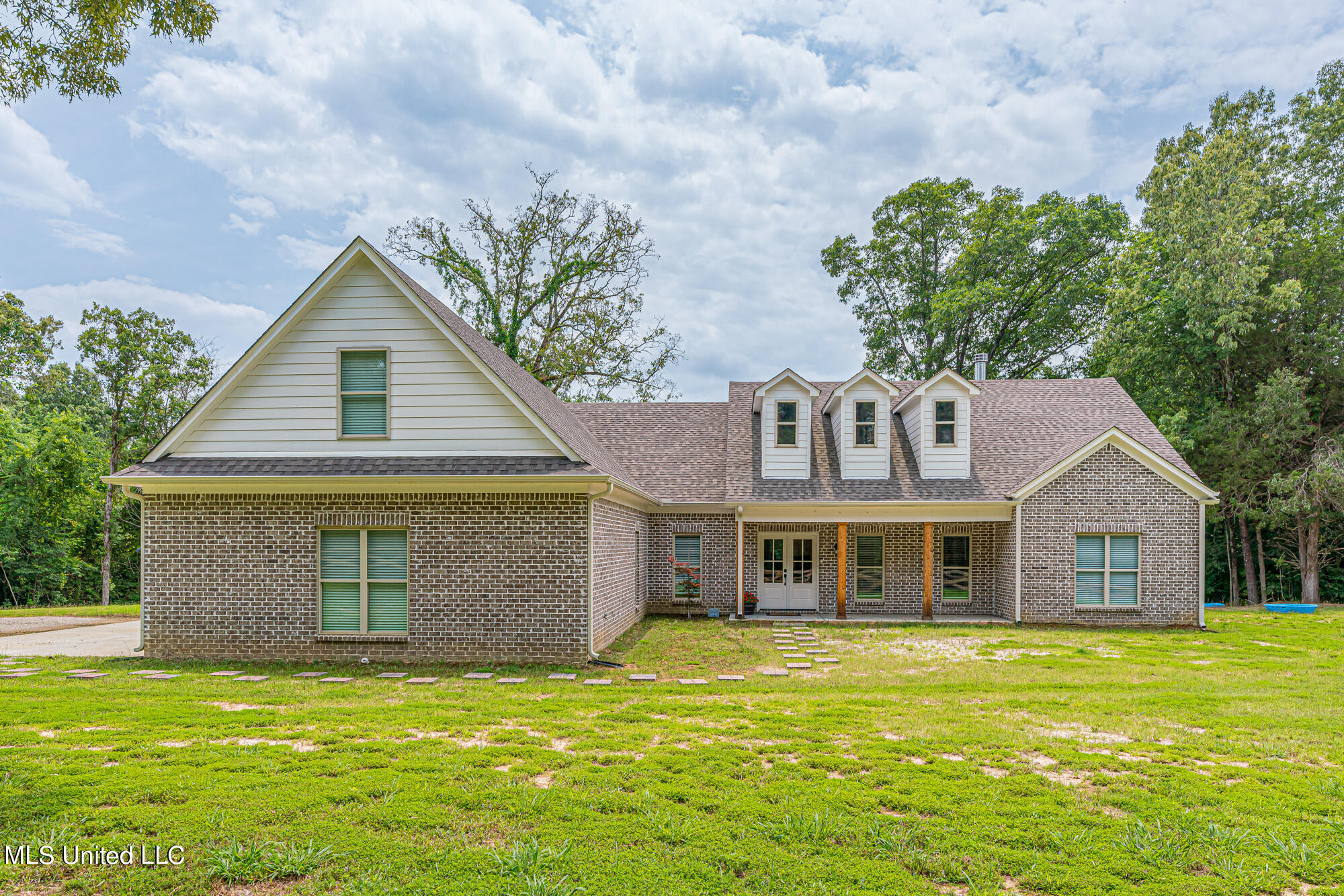 3277 Nesbit Road Nesbit, MS 38651 - Photo 1 of 31 227049_1-snapsold-screen-3277-nesbit-2