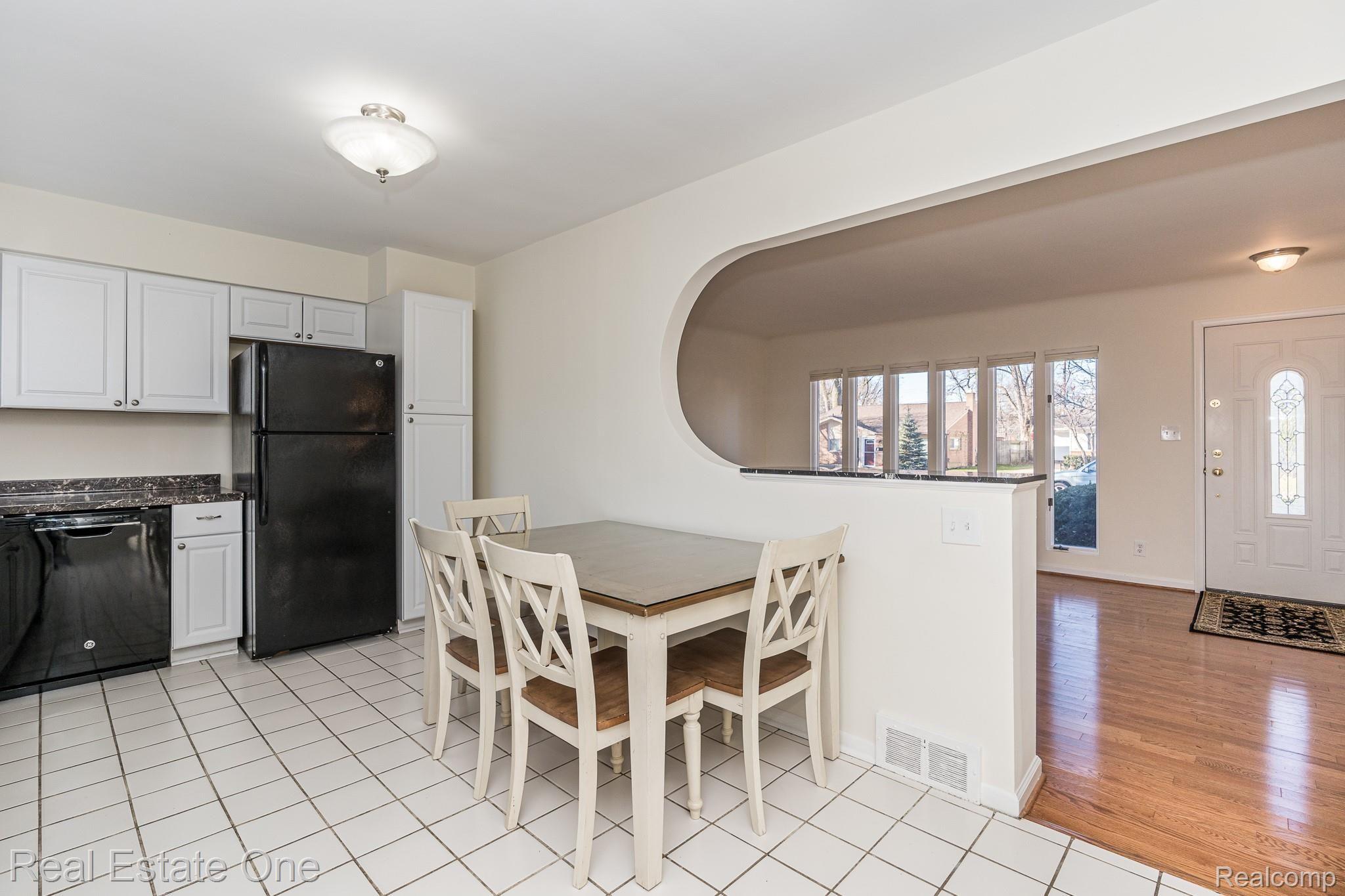 1216 Sycamore Drive Rochester, MI 48307 - Photo 8 of 31 Spacious Kitchen