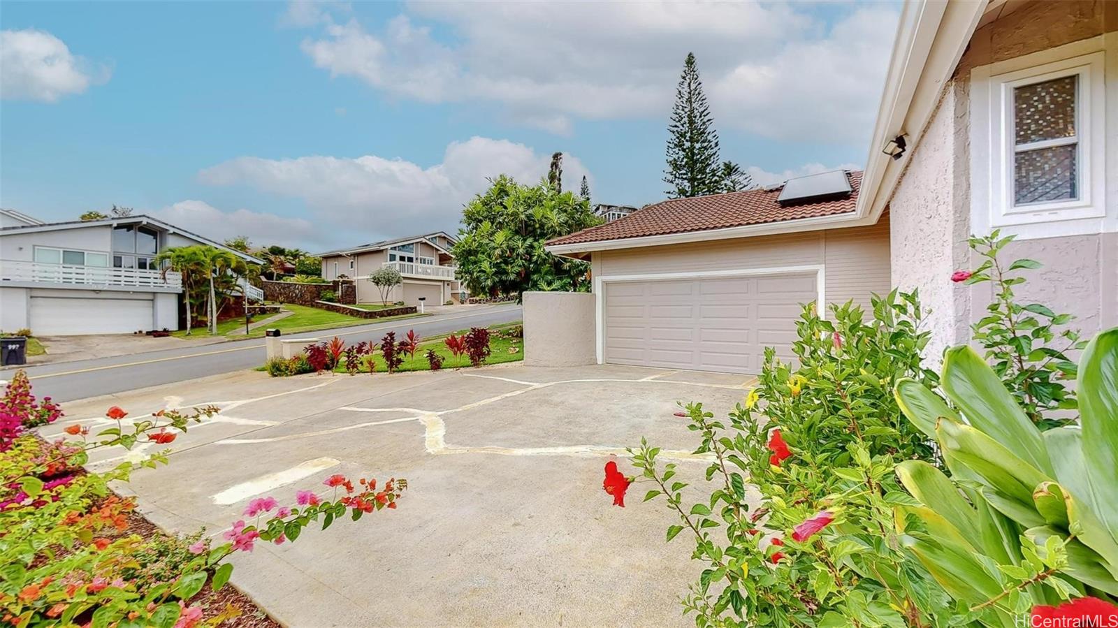 989 Kaluanui Road Honolulu, HI 96825 - Photo 2 of 25