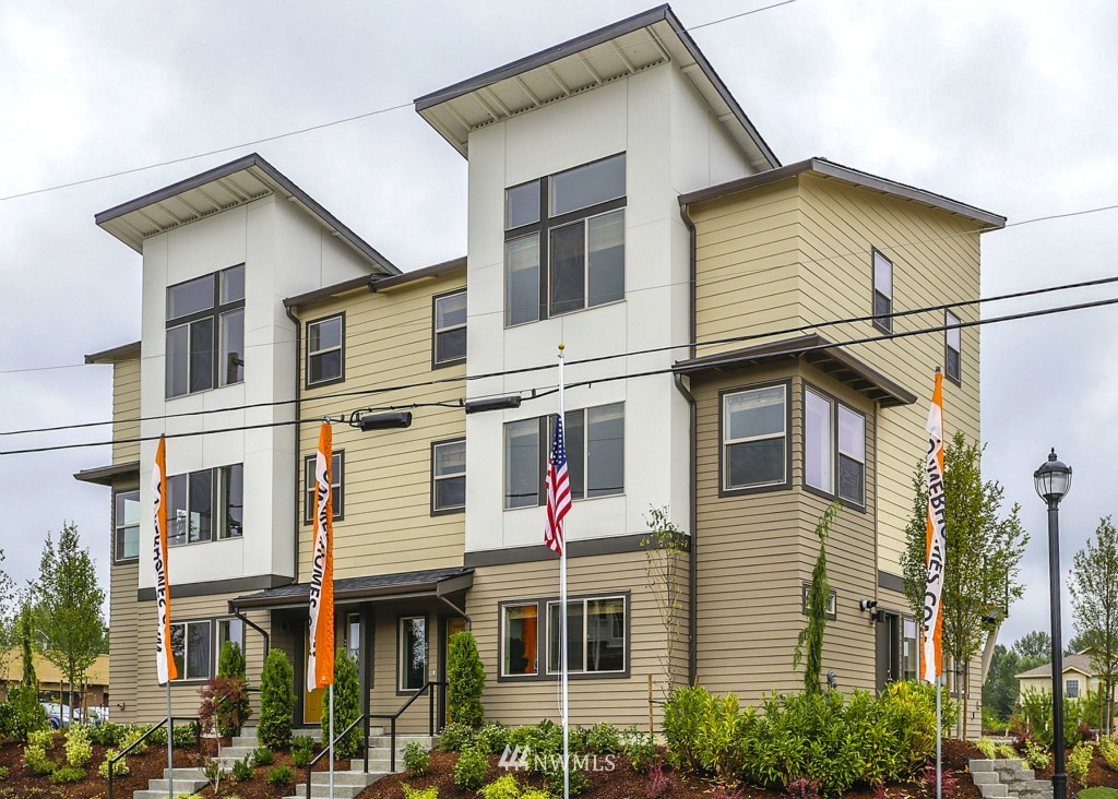 4526 Northeast 3rd Lane Renton, WA 98059 - Photo 1 of 22 Gallery Image 1