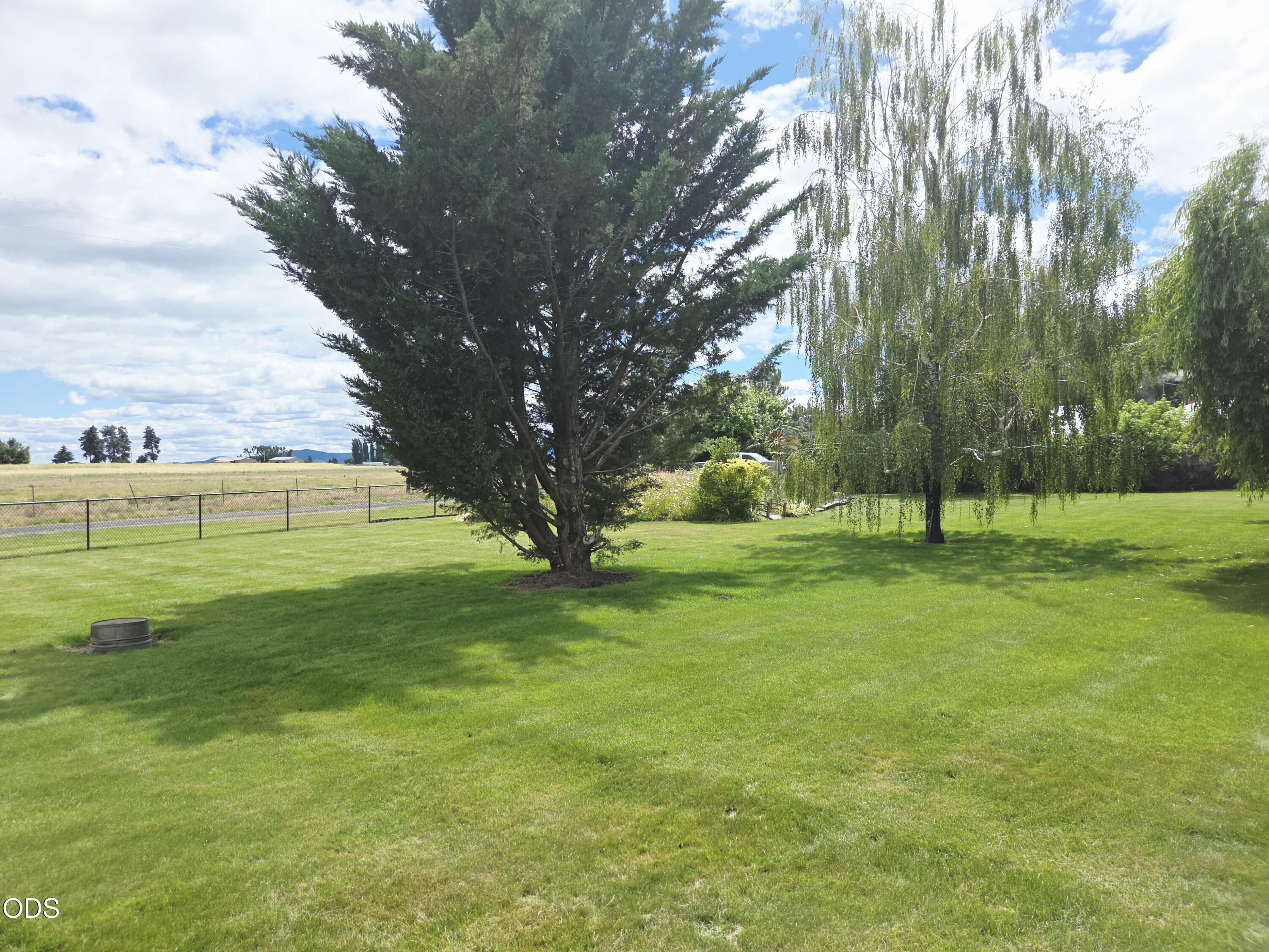 32928 Rivers Drive Chiloquin, OR 97624 - Photo 58 of 64 a view of a park with large trees