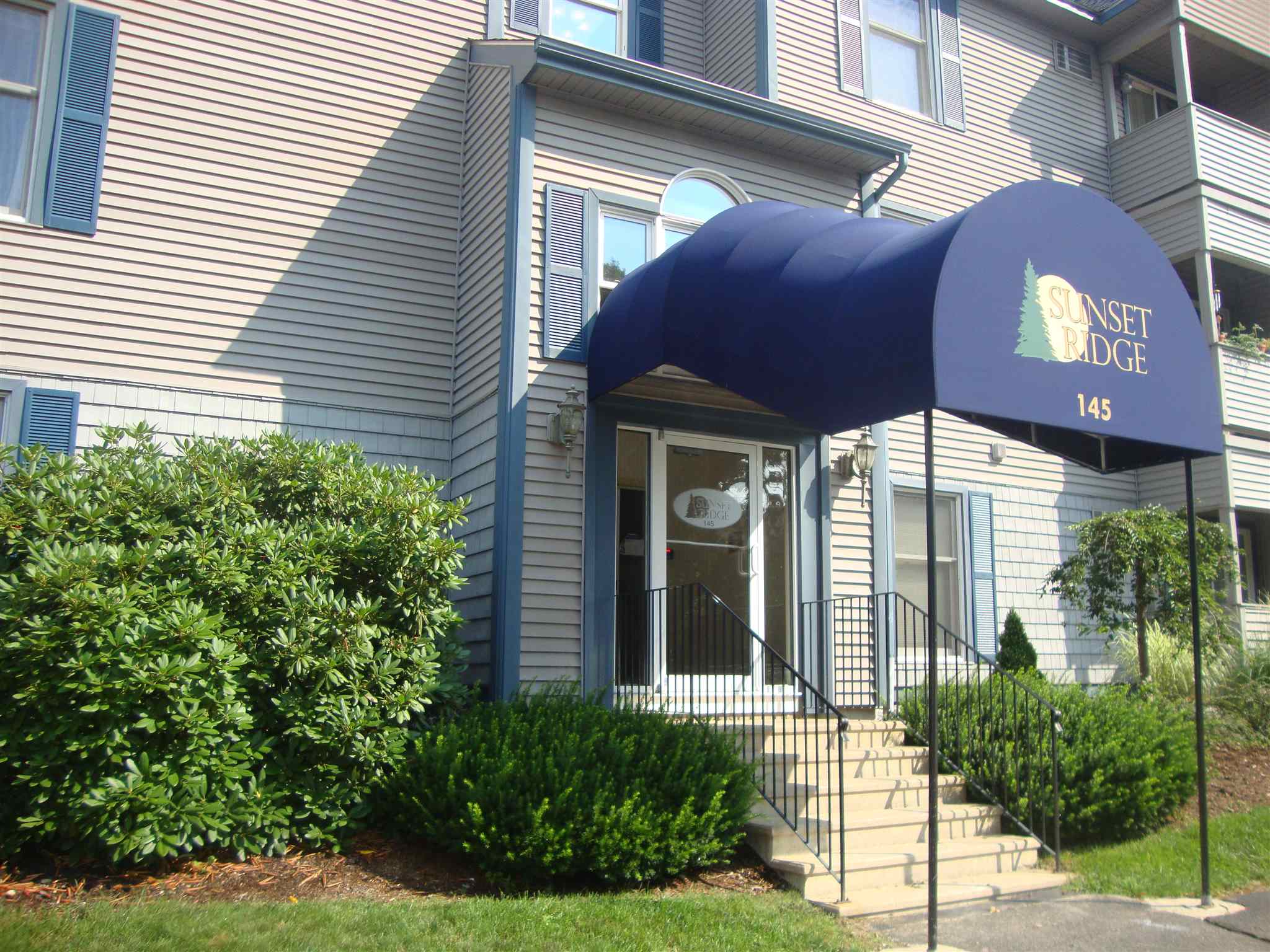 101 Eastern Avenue, Unit 303 Manchester, NH 03104 - Photo 2 of 40