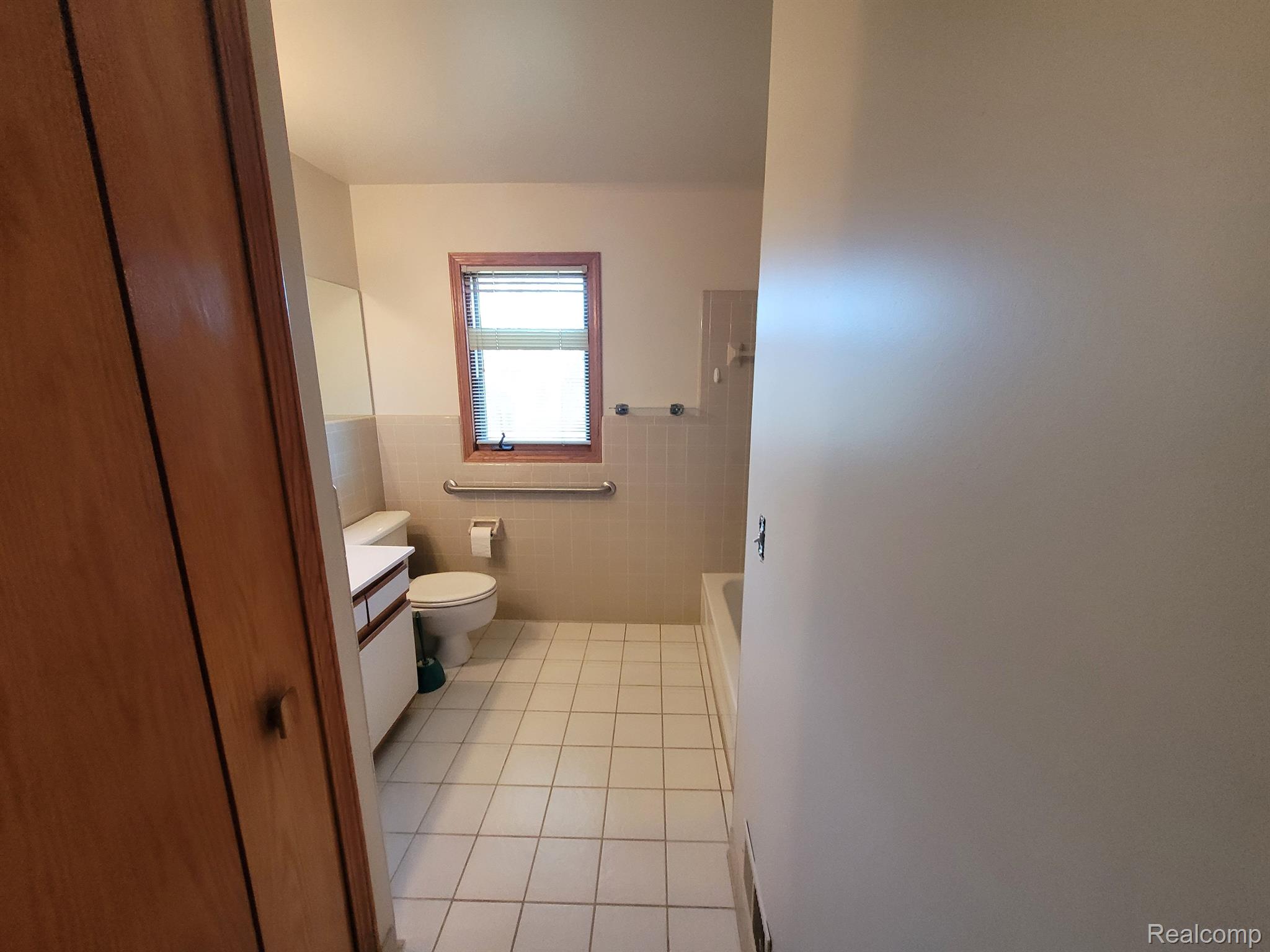 9725 Milford Road Holly, MI 48442 - Photo 16 of 28 full bath main level
