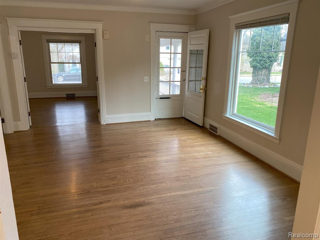 319 Oak Street Rochester, MI 48307 - Photo 5 of 26
