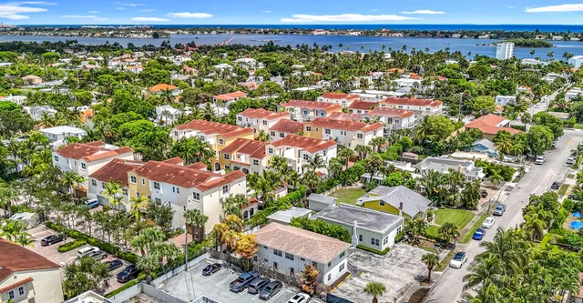 $1,950 | 337 Kenilworth Boulevard, Unit 4, West Palm Beach, FL 33405