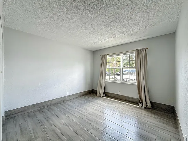 $1,950 | 337 Kenilworth Boulevard, Unit 4, West Palm Beach, FL 33405