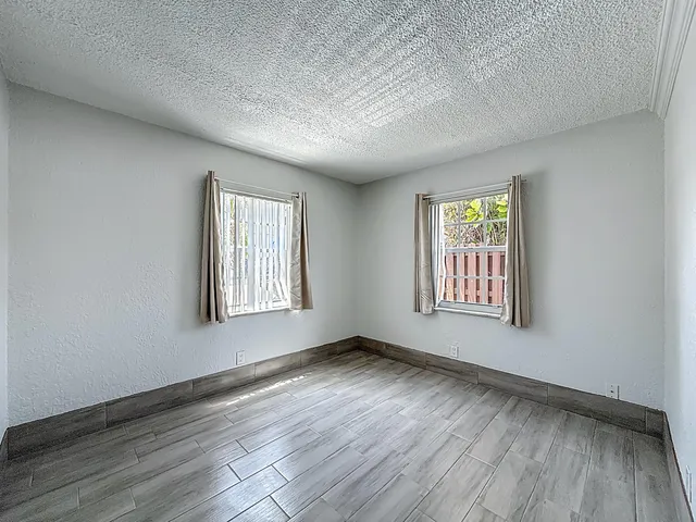 $1,950 | 337 Kenilworth Boulevard, Unit 4, West Palm Beach, FL 33405