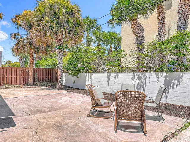 $1,950 | 337 Kenilworth Boulevard, Unit 4, West Palm Beach, FL 33405