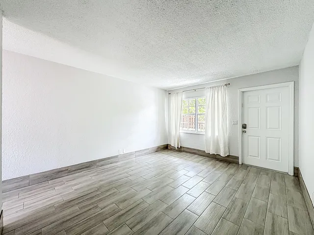 $1,950 | 337 Kenilworth Boulevard, Unit 4, West Palm Beach, FL 33405