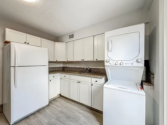 $1,950 | 337 Kenilworth Boulevard, Unit 4, West Palm Beach, FL 33405