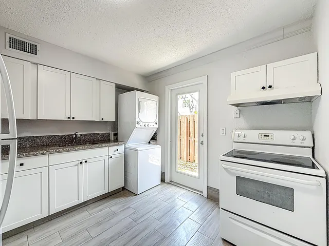 $1,950 | 337 Kenilworth Boulevard, Unit 4, West Palm Beach, FL 33405