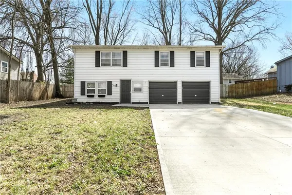 $219,900 | 1103 Northeast Columbus Street, Lee's Summit, MO 64086