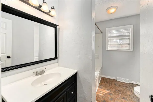 $219,900 | 1103 Northeast Columbus Street, Lee's Summit, MO 64086