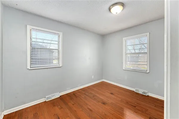 $219,900 | 1103 Northeast Columbus Street, Lee's Summit, MO 64086