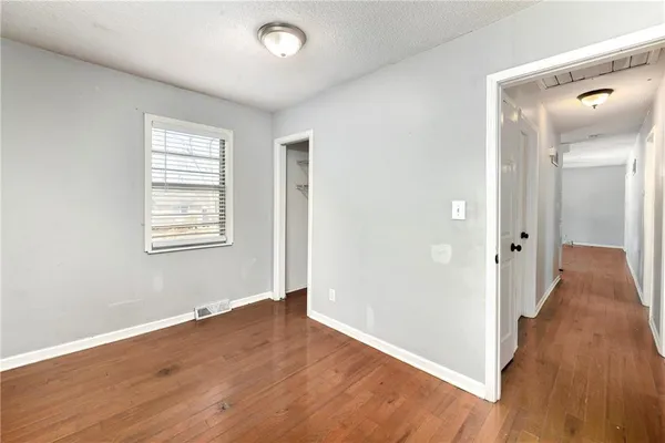 $224,900 | 1103 Northeast Columbus Street, Lee's Summit, MO 64086