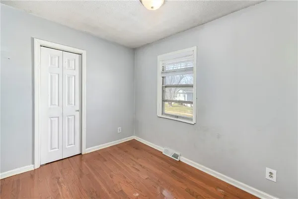 $219,900 | 1103 Northeast Columbus Street, Lee's Summit, MO 64086