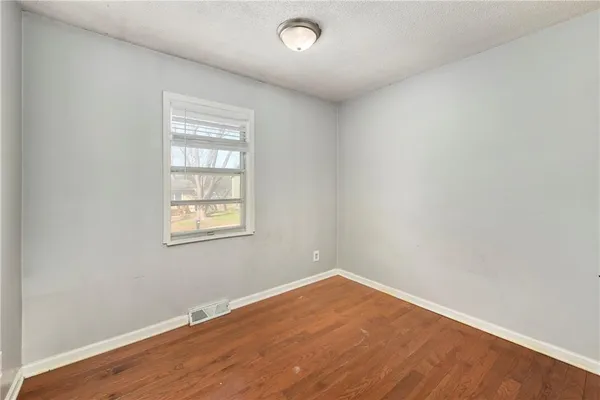 $219,900 | 1103 Northeast Columbus Street, Lee's Summit, MO 64086