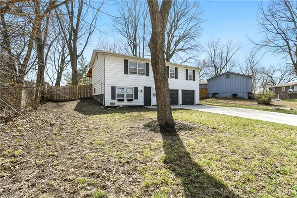 $224,900 | 1103 Northeast Columbus Street, Lee's Summit, MO 64086