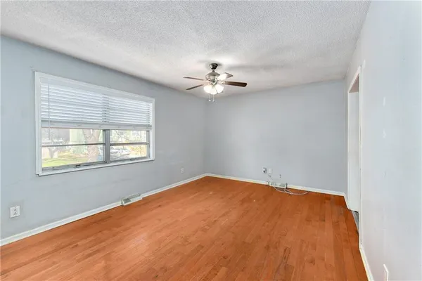 $224,900 | 1103 Northeast Columbus Street, Lee's Summit, MO 64086