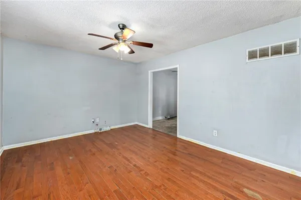 $219,900 | 1103 Northeast Columbus Street, Lee's Summit, MO 64086