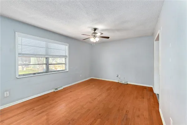 $219,900 | 1103 Northeast Columbus Street, Lee's Summit, MO 64086