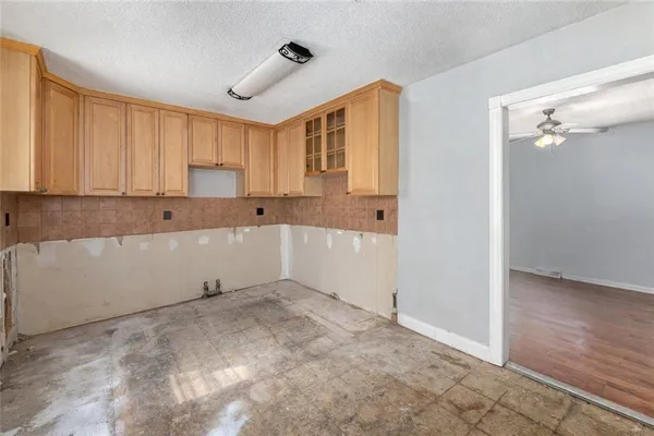 $224,900 | 1103 Northeast Columbus Street, Lee's Summit, MO 64086