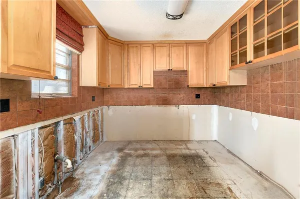 $219,900 | 1103 Northeast Columbus Street, Lee's Summit, MO 64086